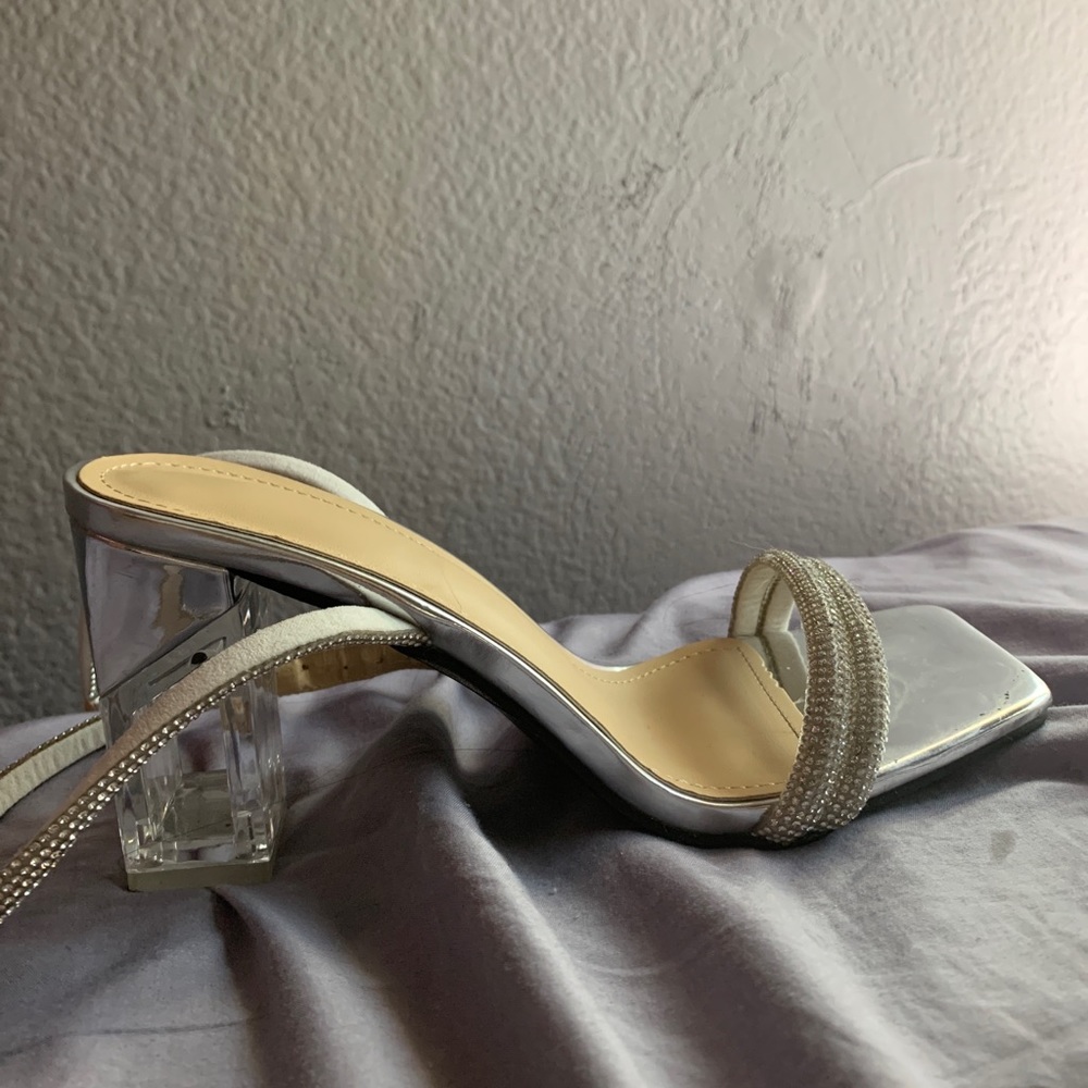 silver heels - Picture 2 of 2